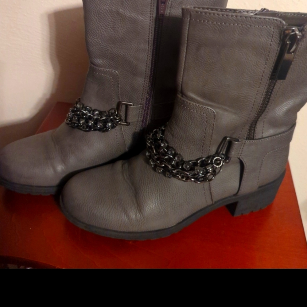 Women's Moto boots with chain design size 6